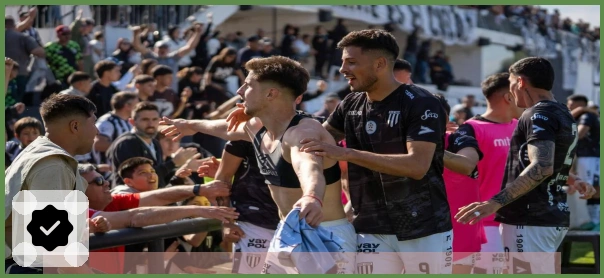 翼装飞行者在悬崖跌落5小时后幸存受轻伤